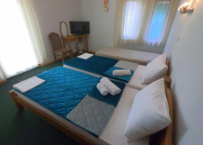 Bed & Breakfast Garni Vir 3*